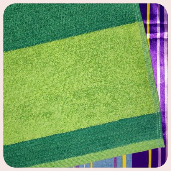 NWT 2x Lacoste Bath Towels Green w/ Embroidered Crocodile Logo Cotton 30" x 52" - Picture 3 of 9